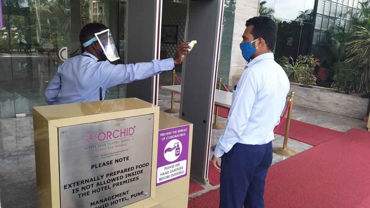 The Orchid Hotel Hinjewadi Pune Extérieur photo Temperature check at the entrance of a hotel in India