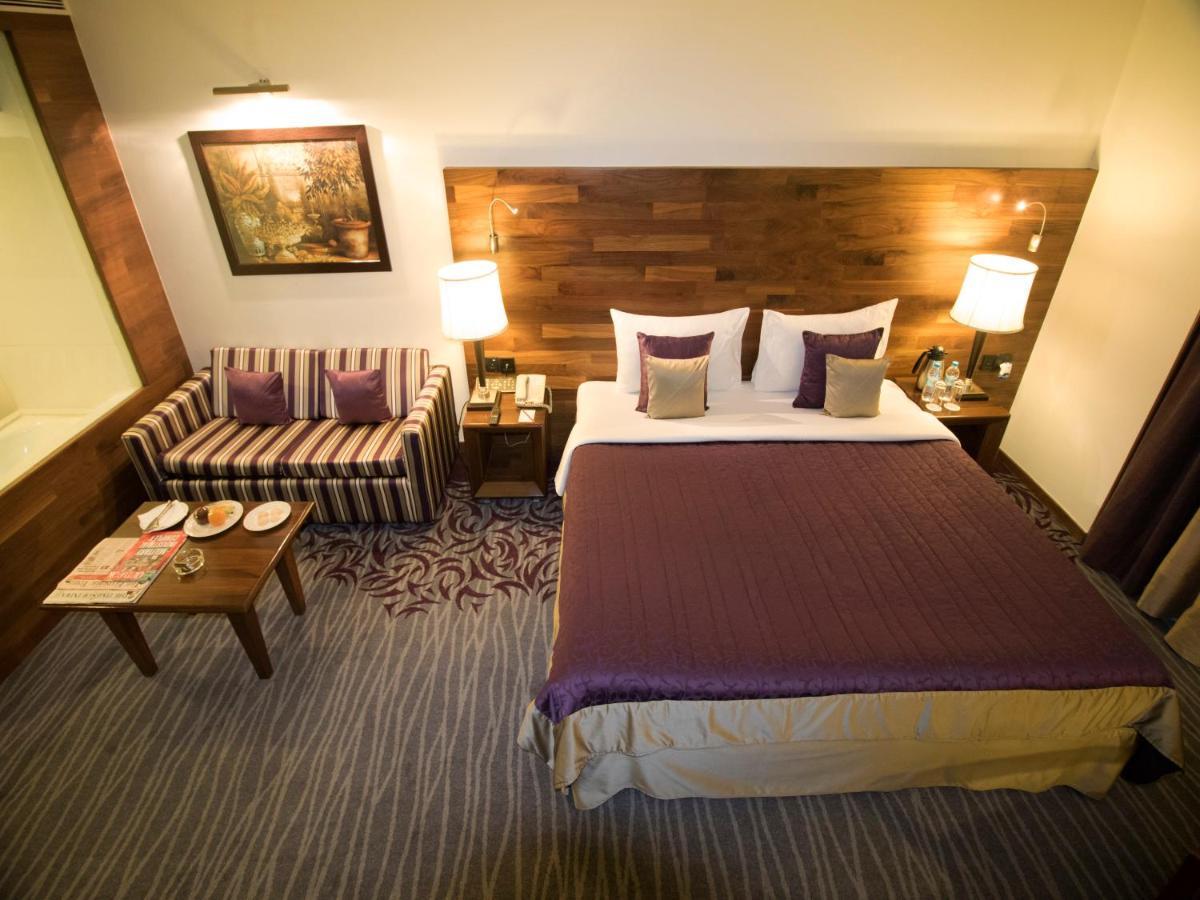 The Orchid Hotel Hinjewadi Pune Extérieur photo A room at the hotel