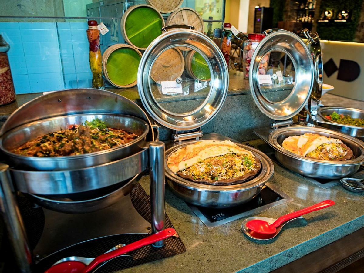The Orchid Hotel Hinjewadi Pune Extérieur photo A chafing dish
